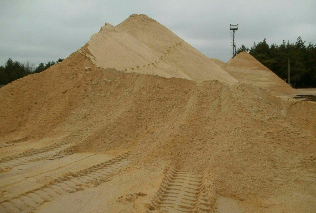 Песок крупный м.кр. 2.0-2.3 с доставкой в Первоуральске