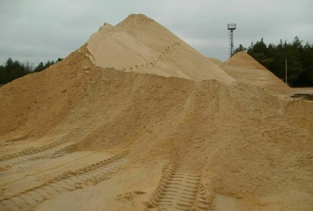 Песок крупный м.кр. 2.0-2.3 с доставкой в Екатеринбурге